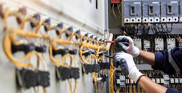 Professional Electrician technician working in Petersburg, IL